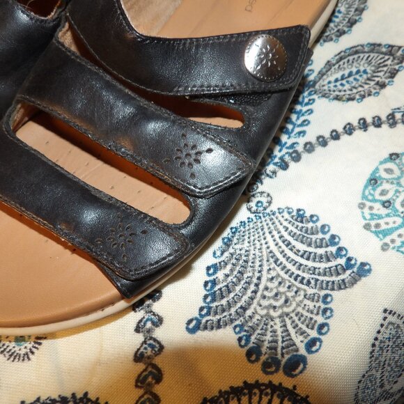 Unstructured By Clarks Leather Slide Sz 6.5M - Picture 2 of 5